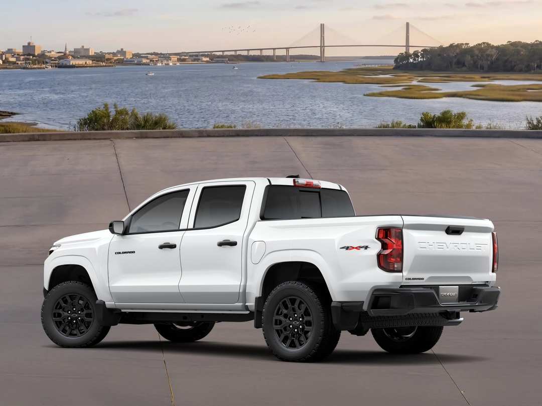 2026 Chevrolet Colorado Work - Image 2