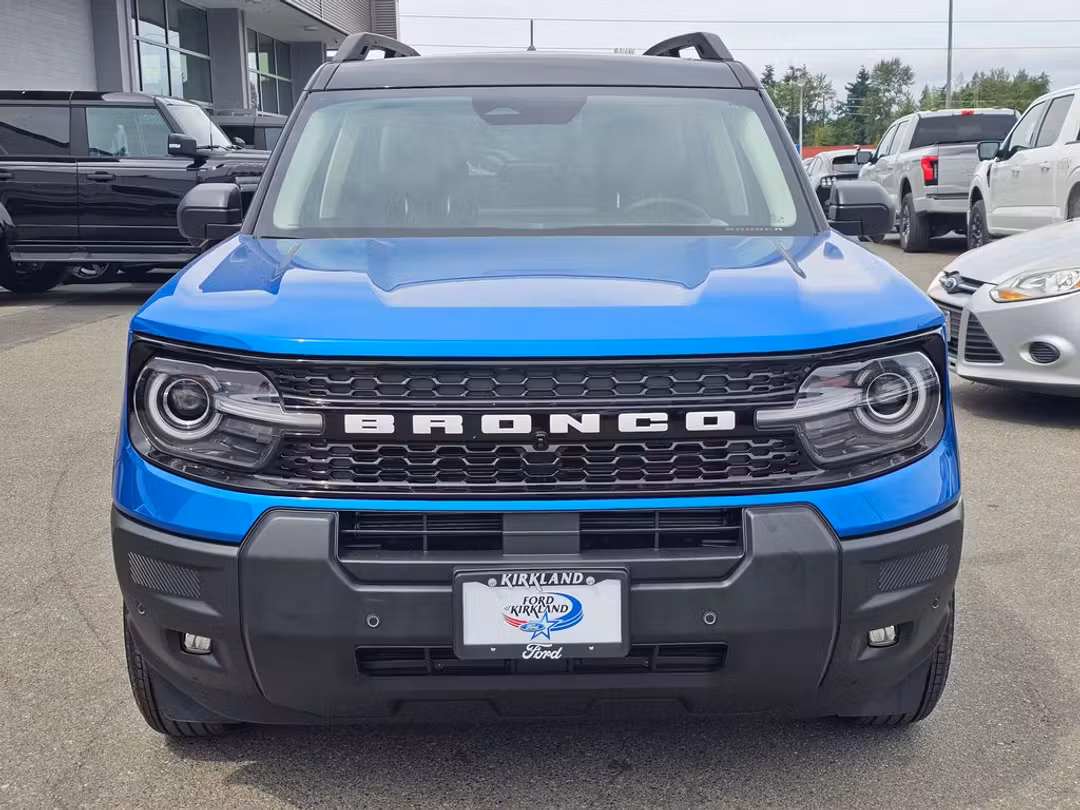 2025 Ford Bronco Sport Outer Banks - Image 2