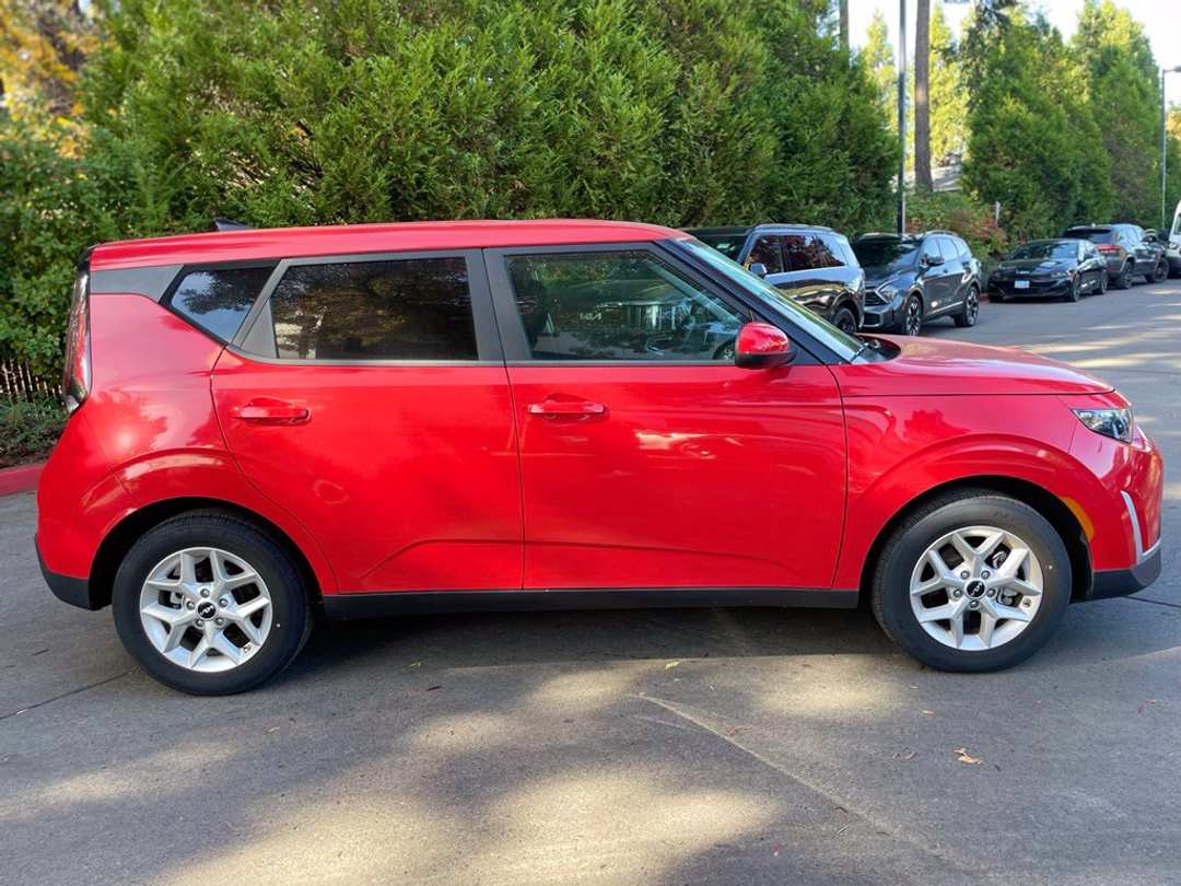 2024 Kia Soul LX - Image 3
