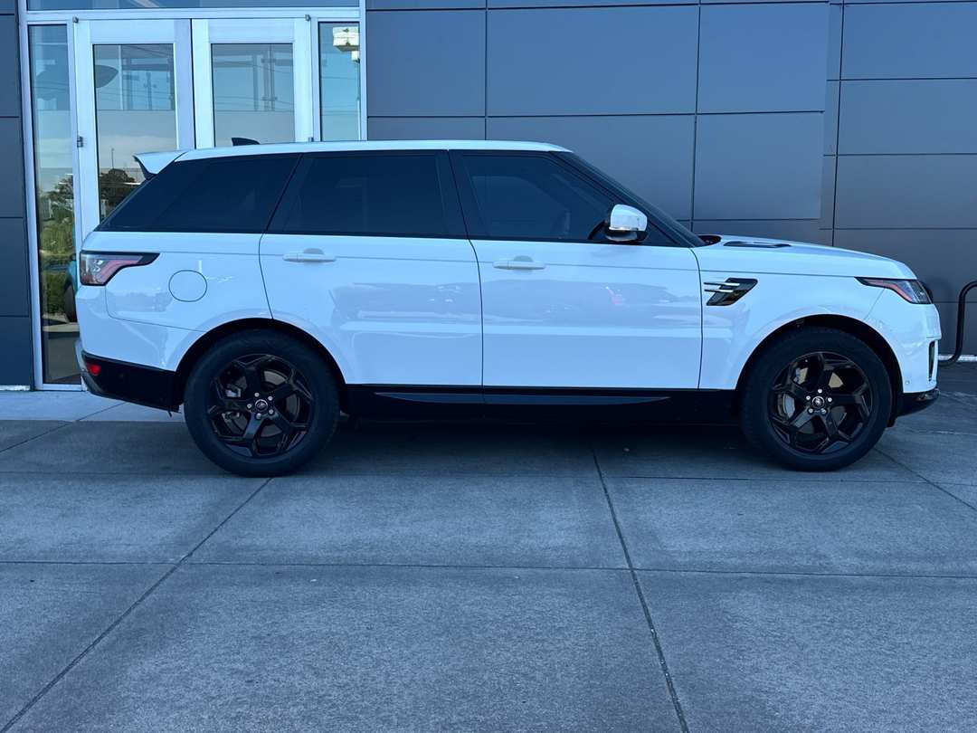 2020 Land Rover Range Rover Sport HSE - Image 3