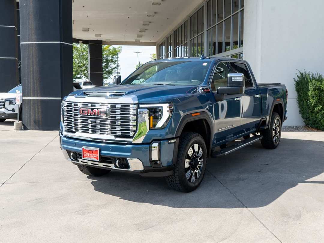 2026 GMC Sierra 2500Hd Denali - Image 3