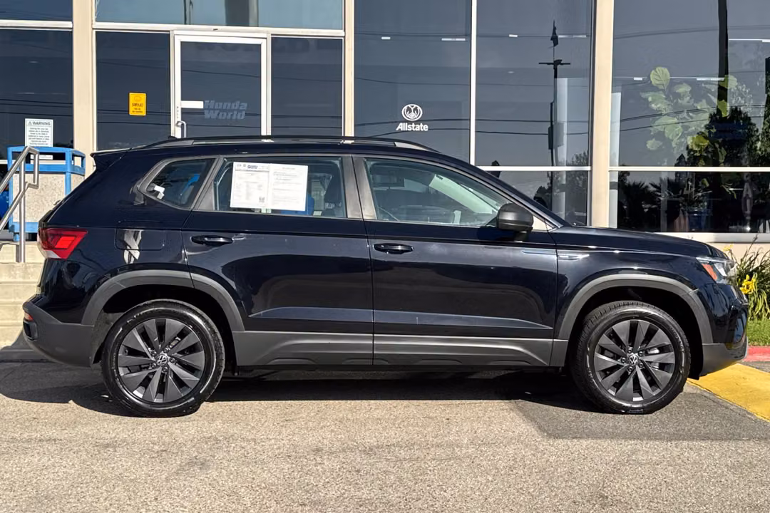 2023 Volkswagen Taos 1.5T S - Image 3