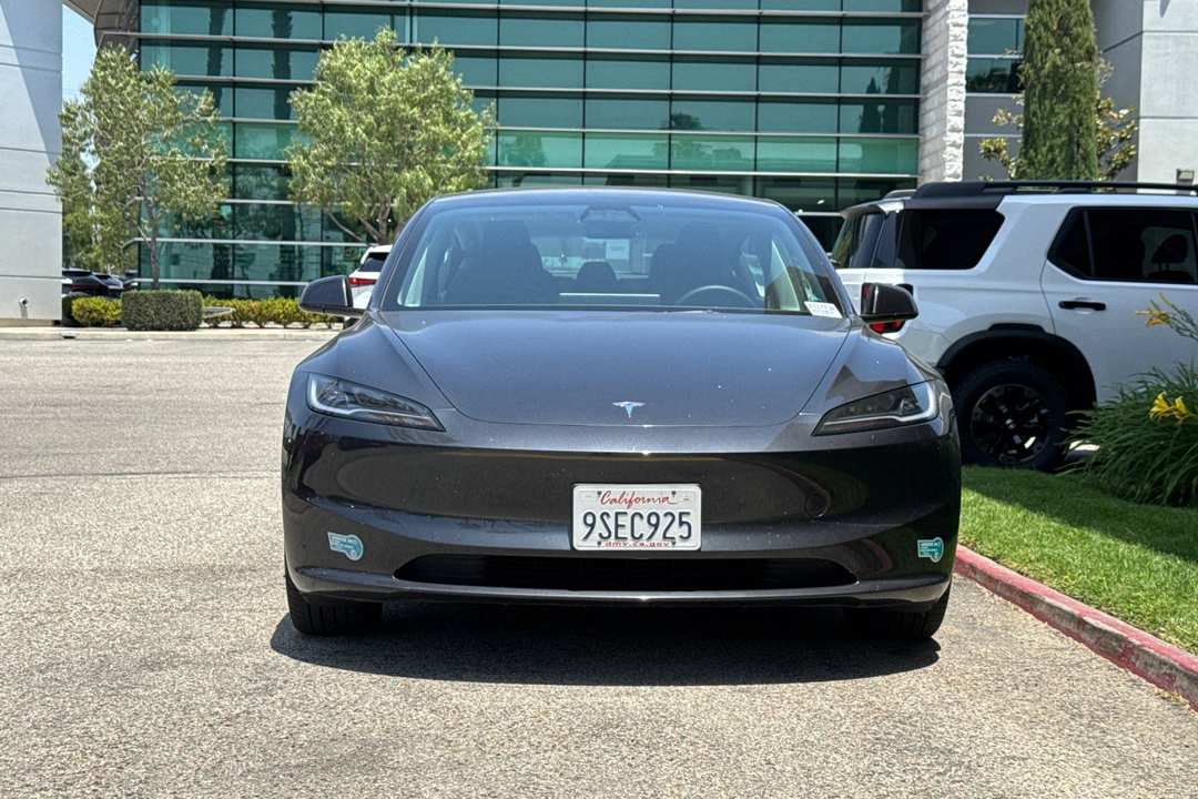 2025 Tesla Model 3 Long Range - Image 3