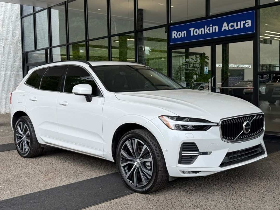 2022 Volvo Xc60 B5 Momentum - Image 2