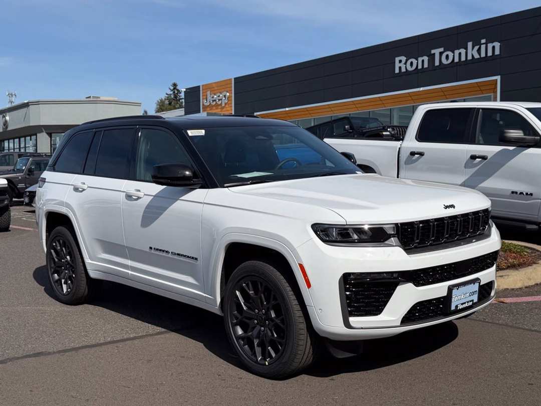 2027 Jeep Grand Cherokee Summit - Image 2
