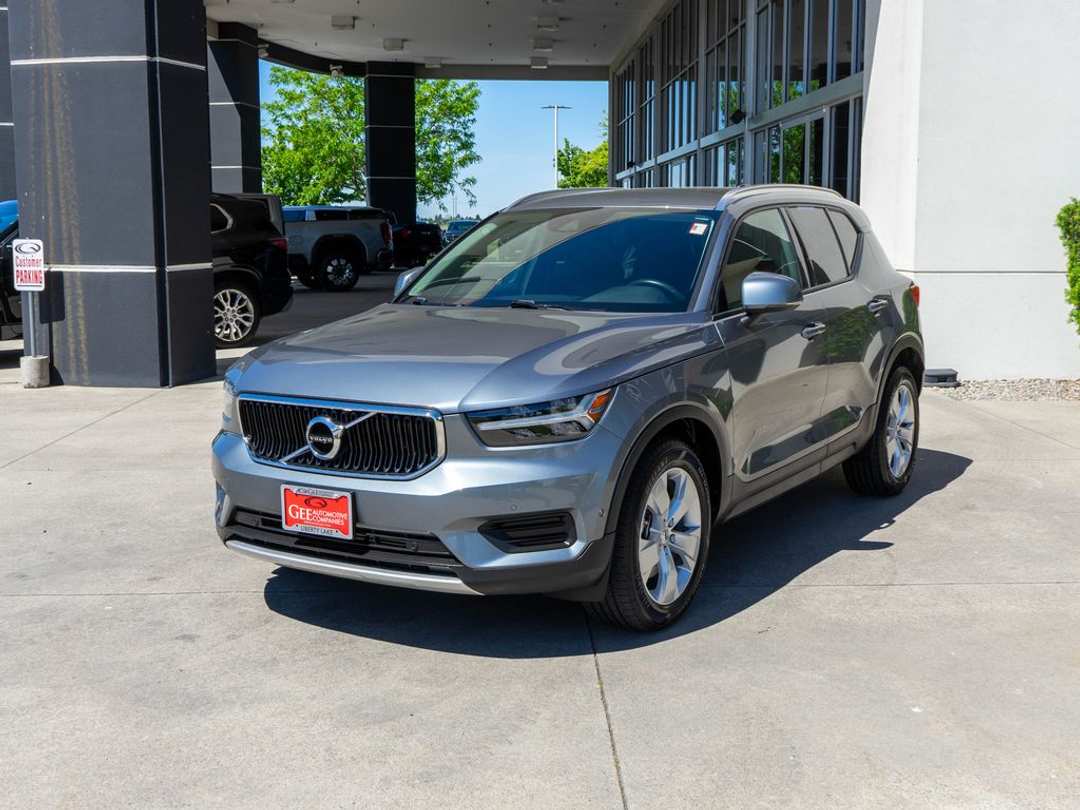 2019 Volvo Xc40 Momentum - Image 3