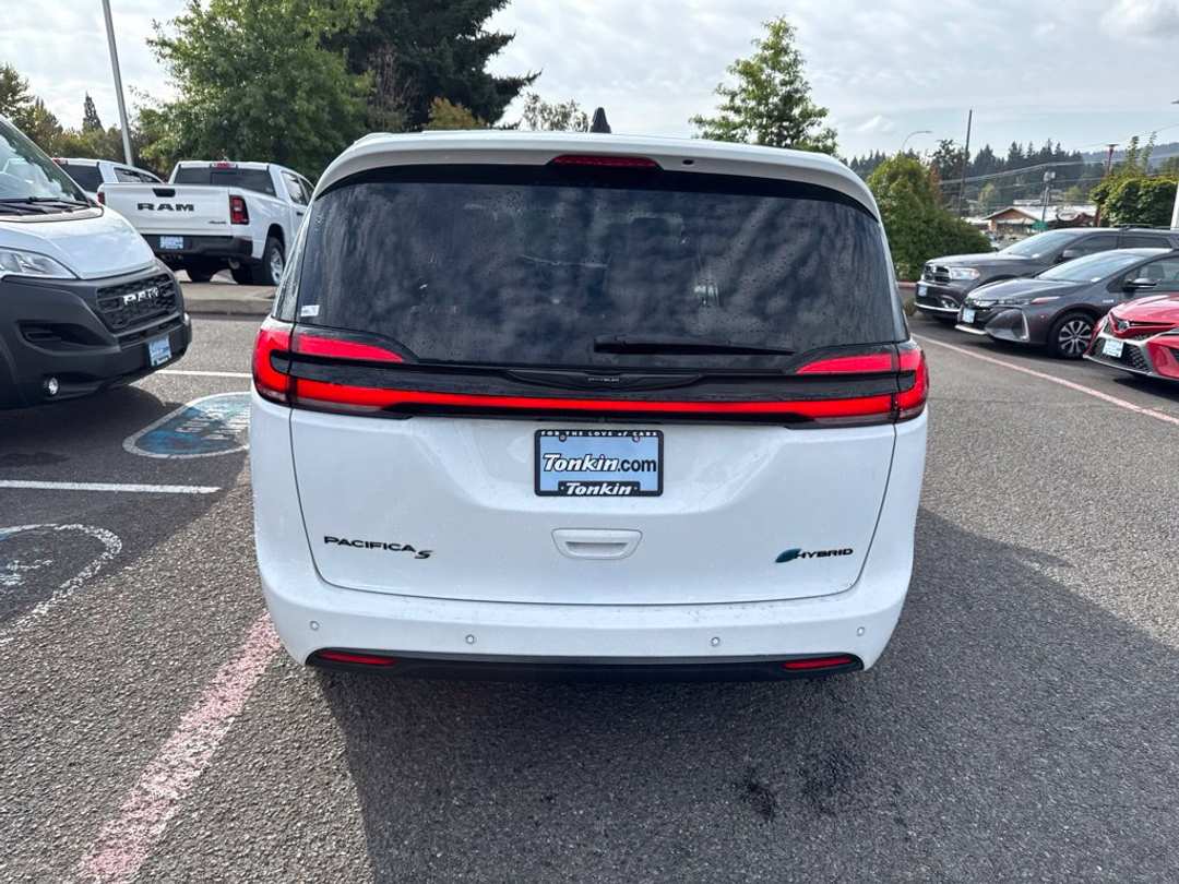 2024 Chrysler Pacifica Hybrid Select S Appearance - Image 2