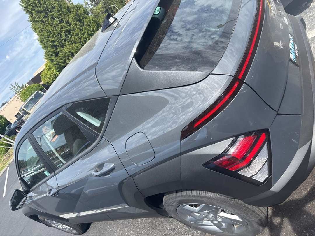 2025 Hyundai Kona SE - Image 2