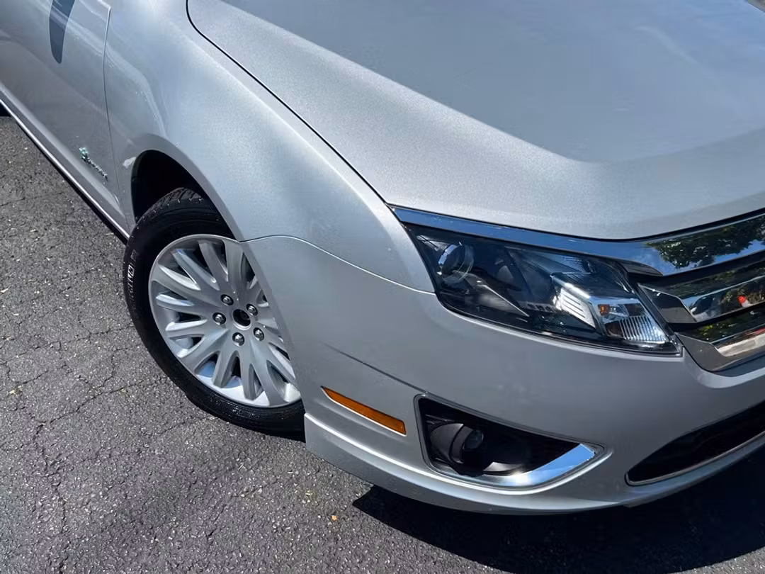 2010 Ford Fusion Hybrid Base - Image 3
