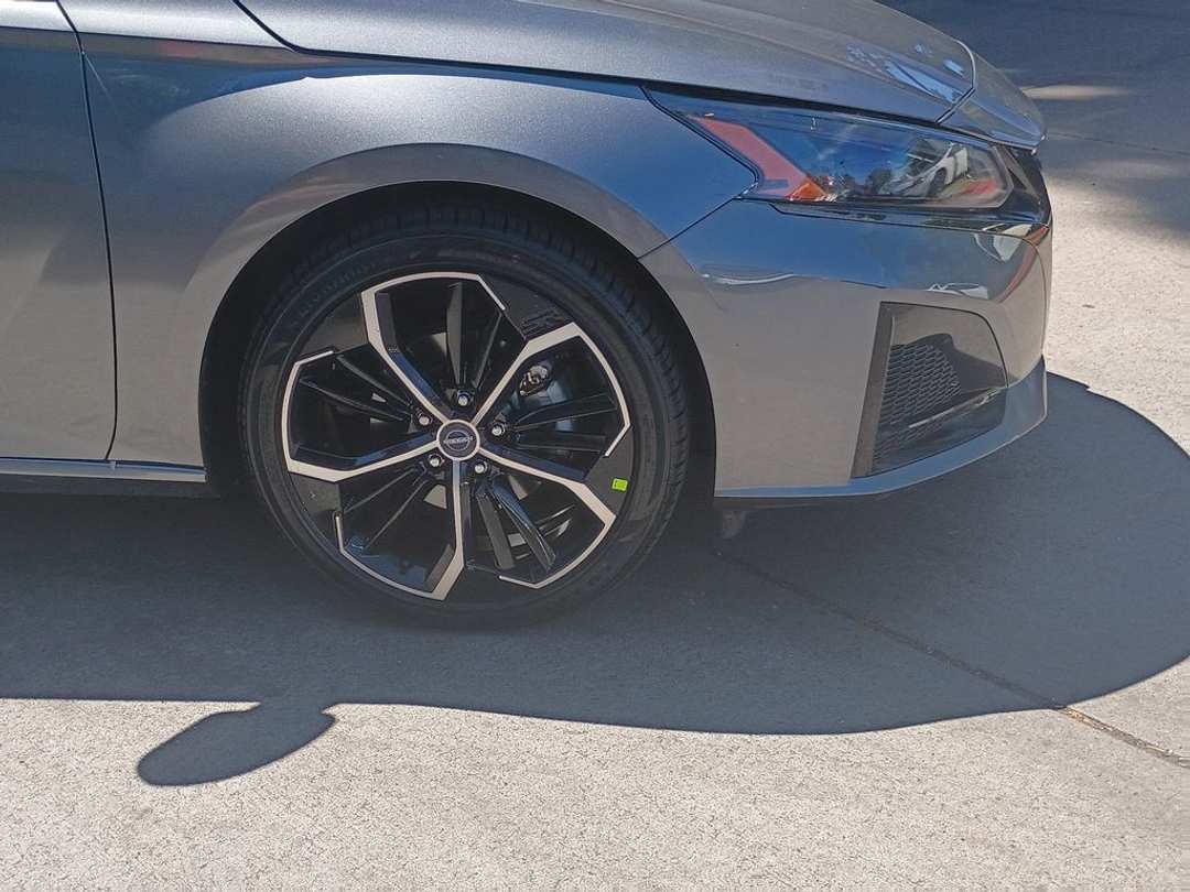 2024 Nissan Altima 2.5 SR - Image 2