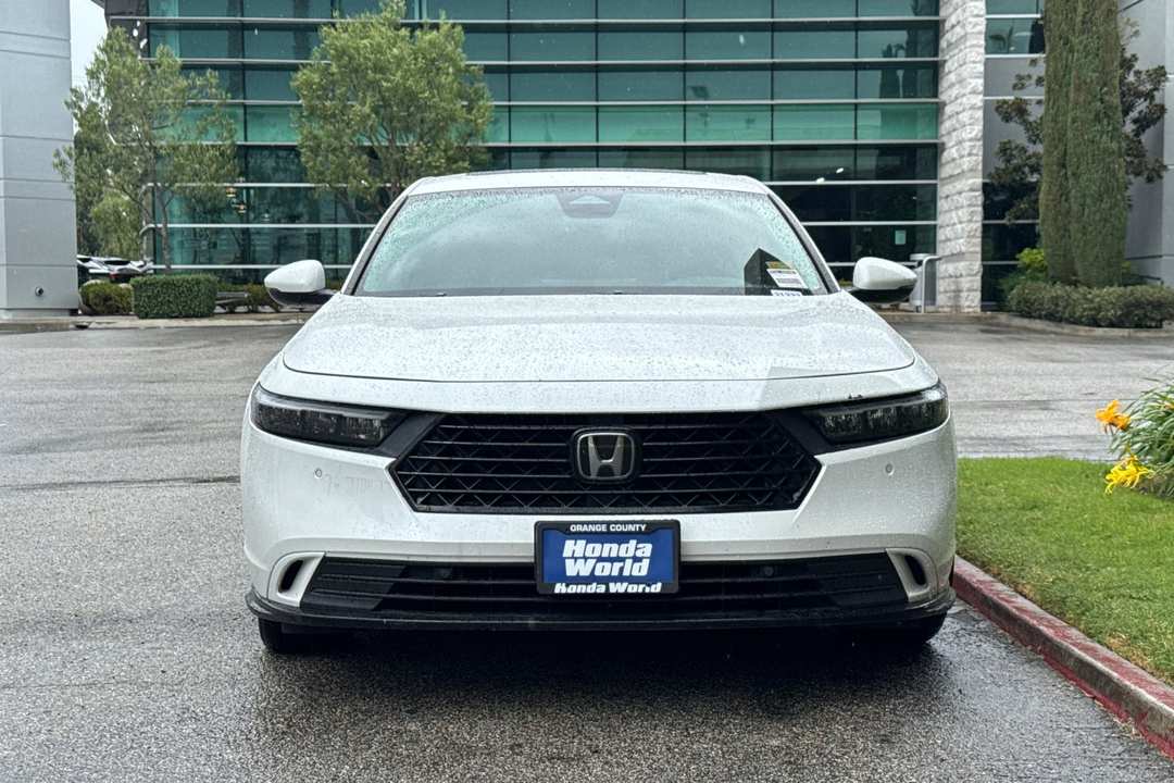 2023 Honda Accord Hybrid EXL - Image 3