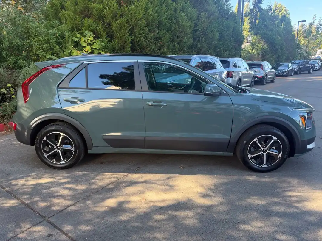 2025 Kia Niro EX - Image 2