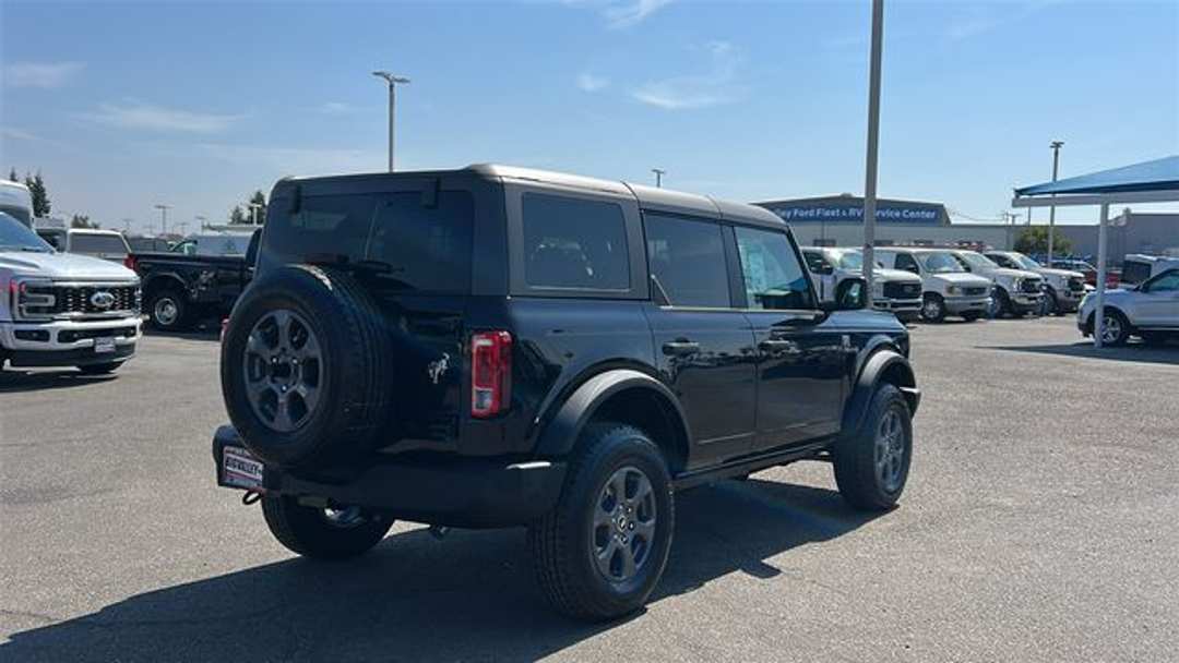 2026 Ford Bronco Big Bend - Image 3