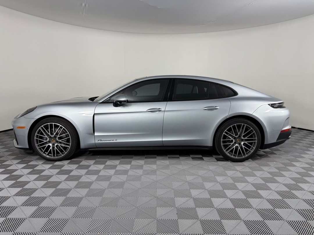 2024 Porsche Panamera 4 - Image 2