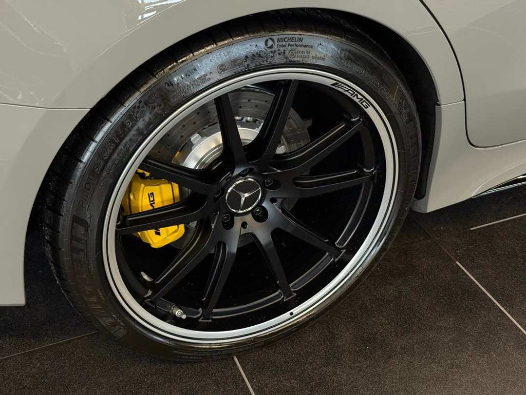 2026 Mercedes-Benz AMG Gt 63 - Image 2