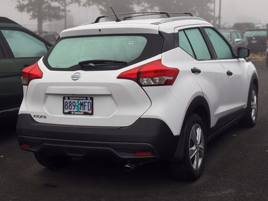 2019 Nissan Kicks S - Image 2