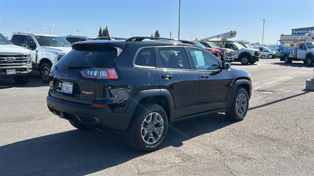 2022 Jeep Cherokee Trailhawk - Image 3