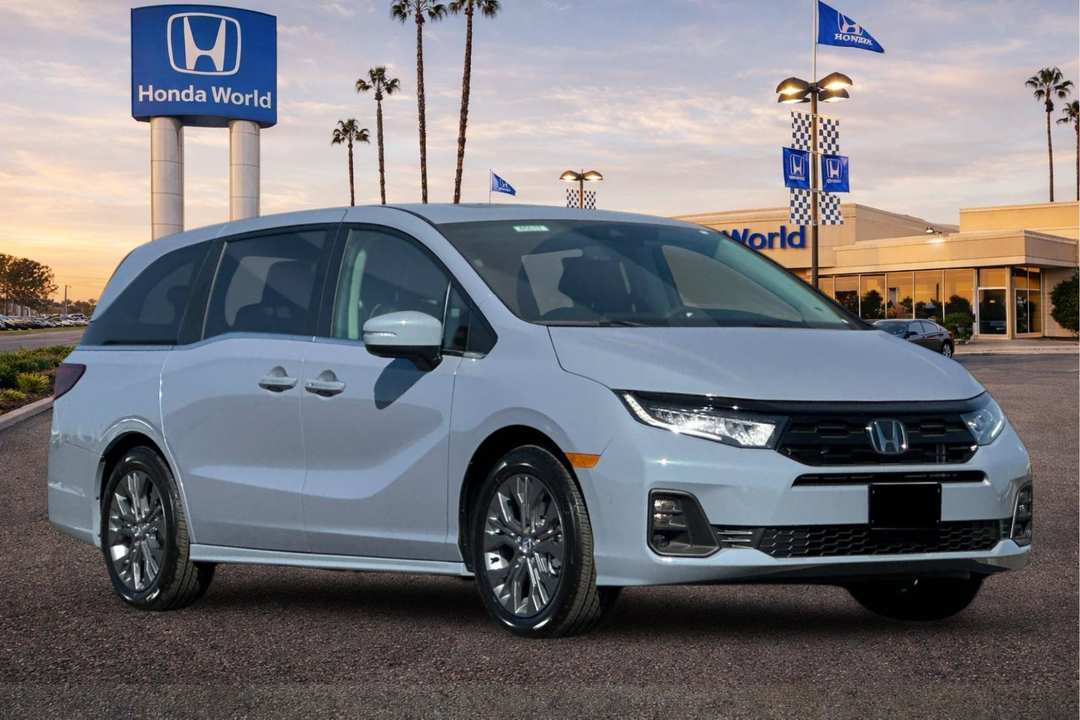 2027 Honda Odyssey Touring - Image 2
