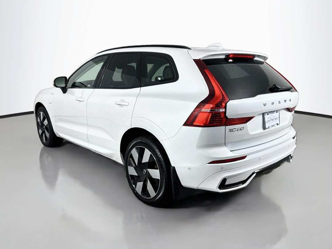 2024 Volvo Xc60 Recharge Plug-In Hybrid T8 Plus Dark Theme - Image 3