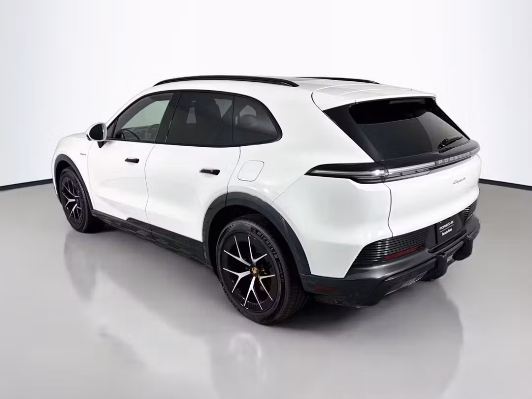 2026 Porsche Cayenne - Image 3