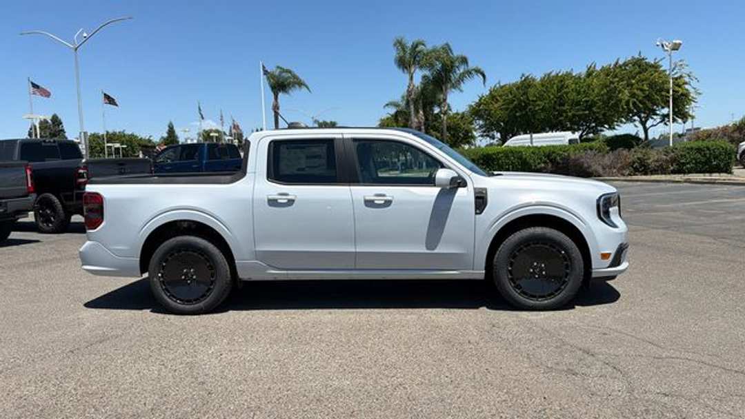 2026 Ford Maverick Lobo Standard - Image 2