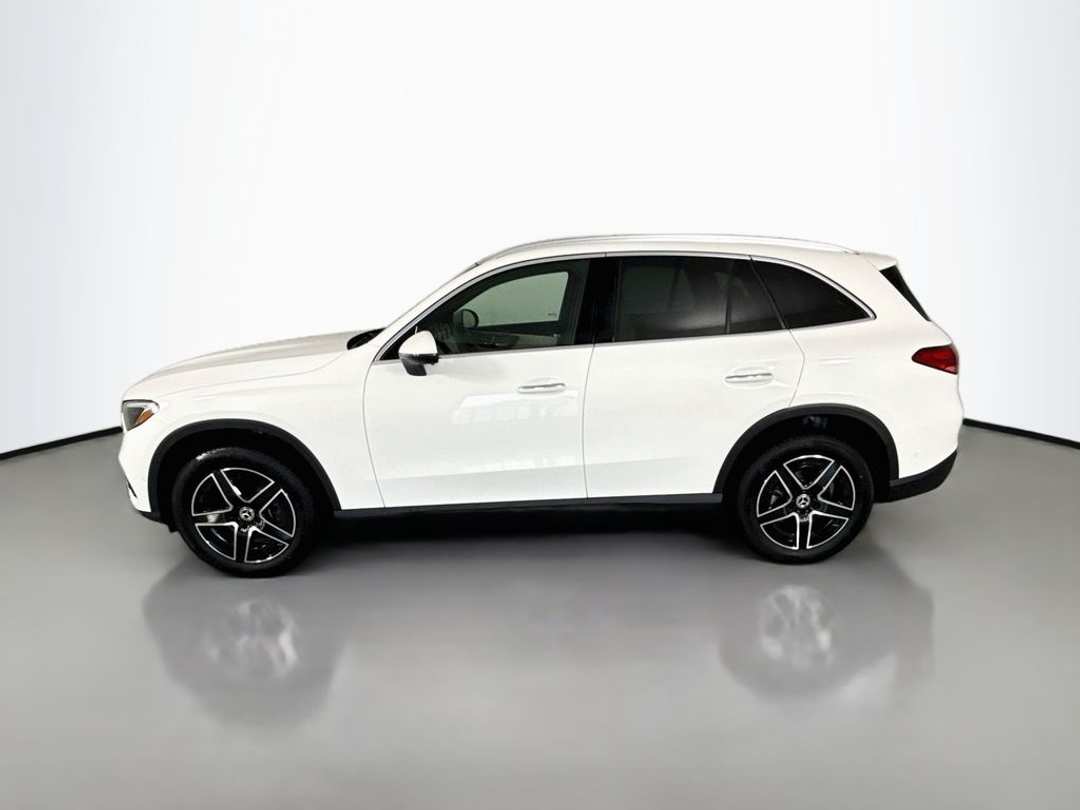 2026 Mercedes-Benz GLC 300 - Image 2
