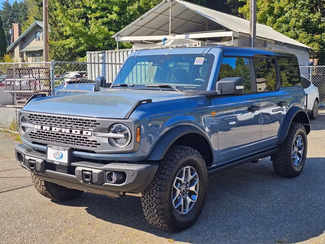 2025 Ford Bronco Badlands - Image 3
