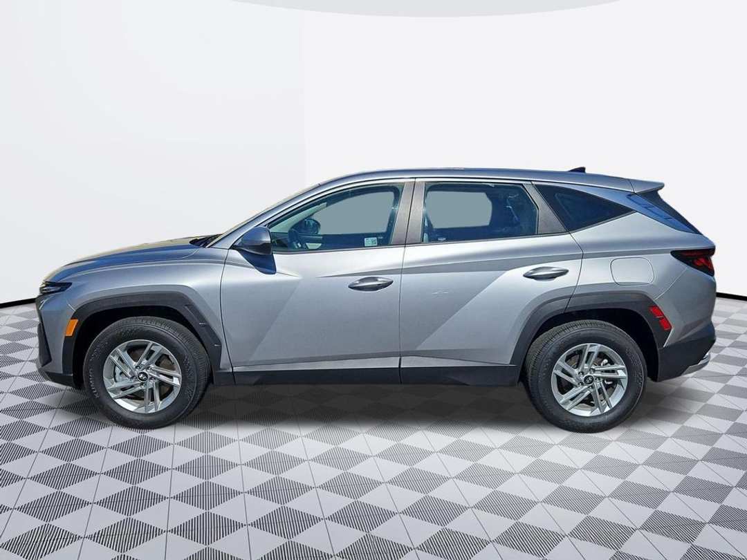 2025 Hyundai Tucson SE - Image 3