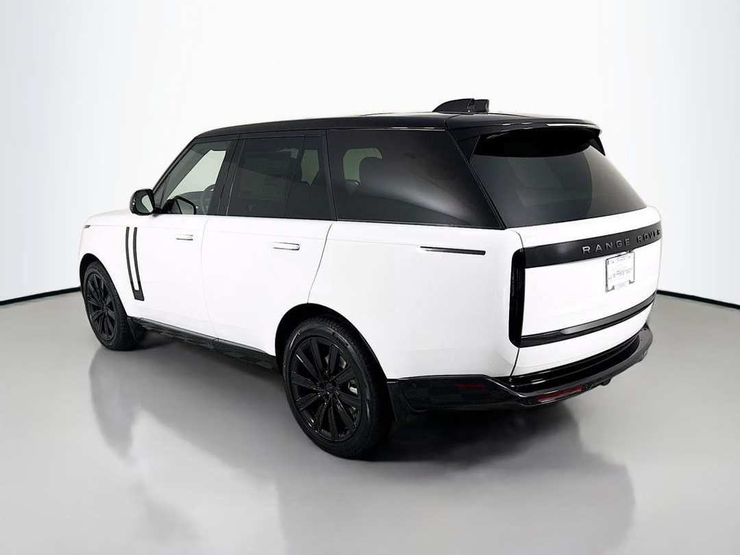 2026 Land Rover Range Rover SE - Image 3