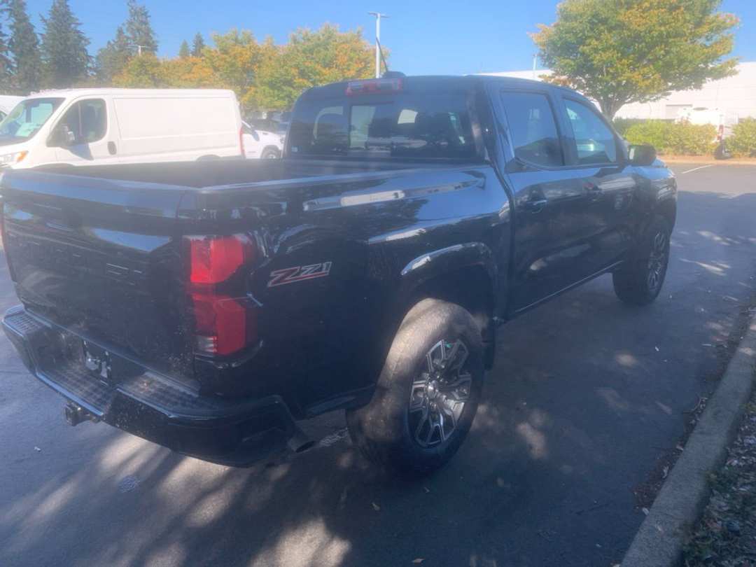 2024 Chevrolet Colorado Z71 - Image 3