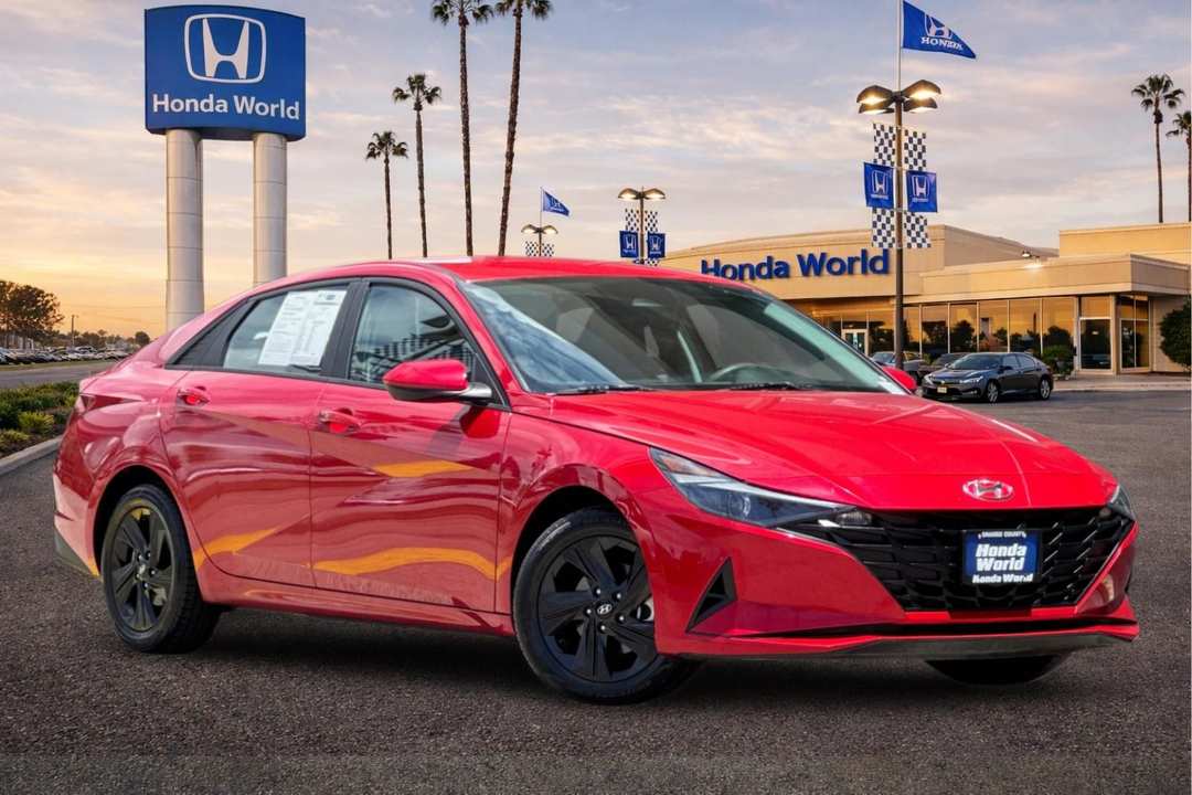 2021 Hyundai Elantra SEL - Image 2