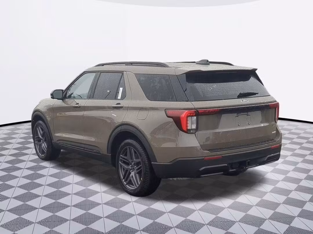 2026 Ford Explorer STLine - Image 3
