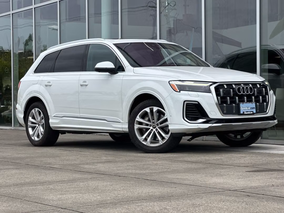 2025 Audi Q7 55 Premium Plus - Image 2