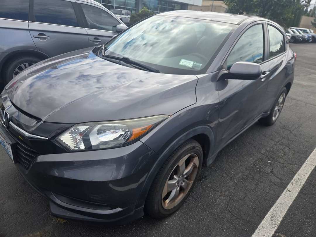 2017 Honda HR-V LX - Image 2