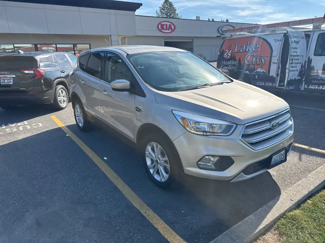 2017 Ford Escape SE - Image 2