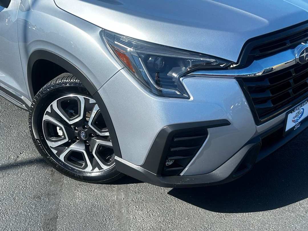 2023 Subaru Ascent Limited - Image 2