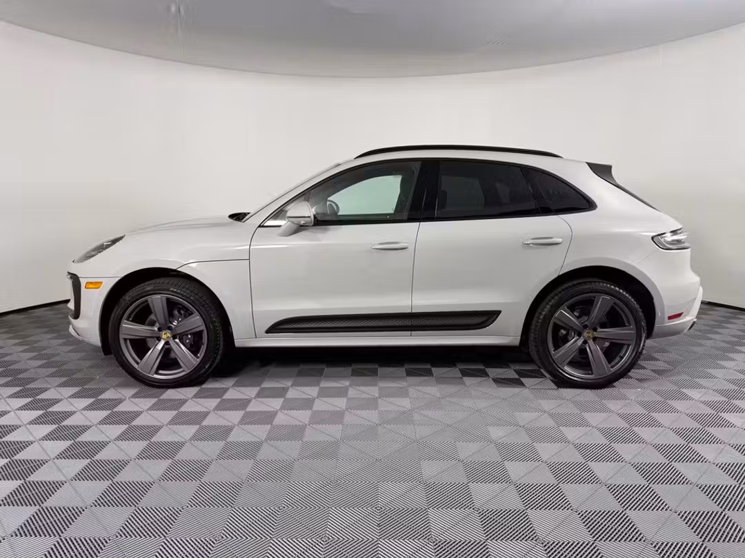 2026 Porsche Macan - Image 2