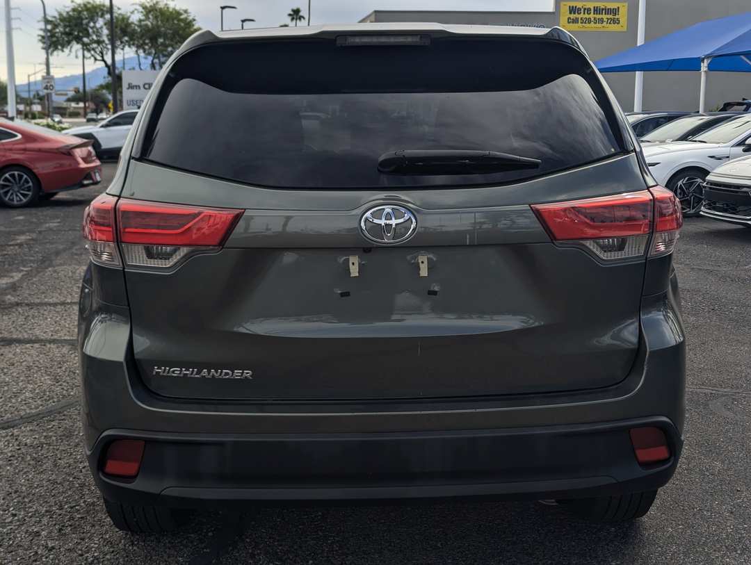 2019 Toyota Highlander LE - Image 3
