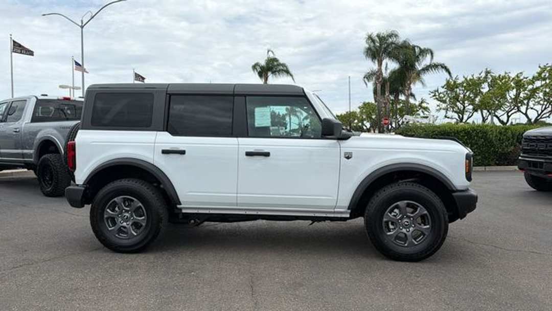 2026 Ford Bronco Big Bend - Image 2
