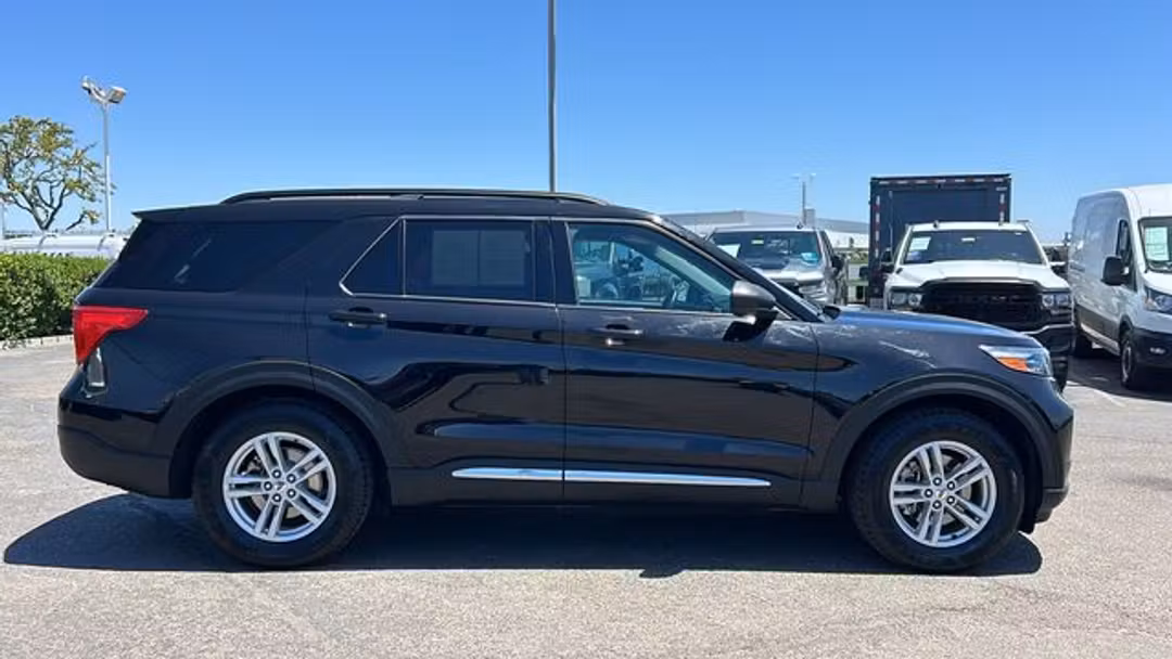 2022 Ford Explorer XLT - Image 2