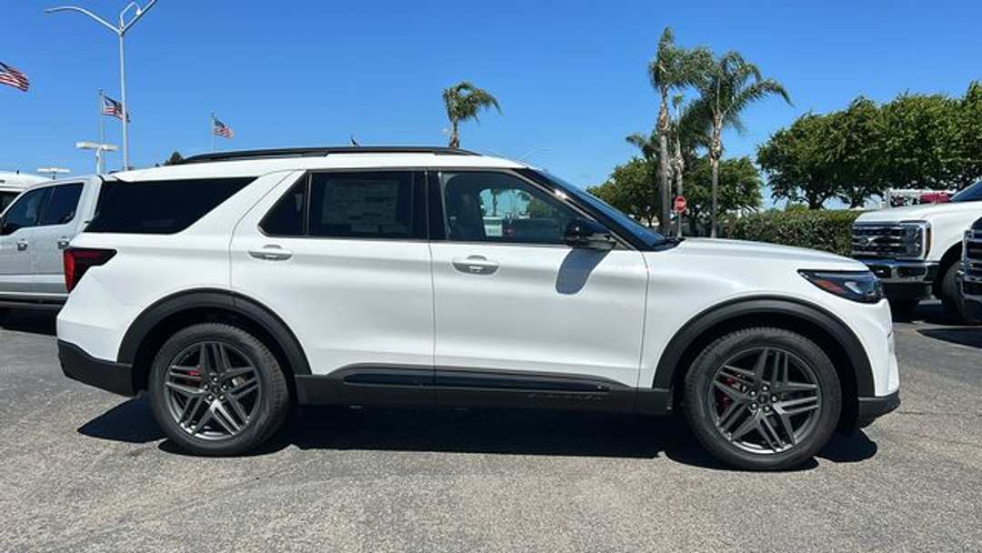 2026 Ford Explorer ST - Image 2