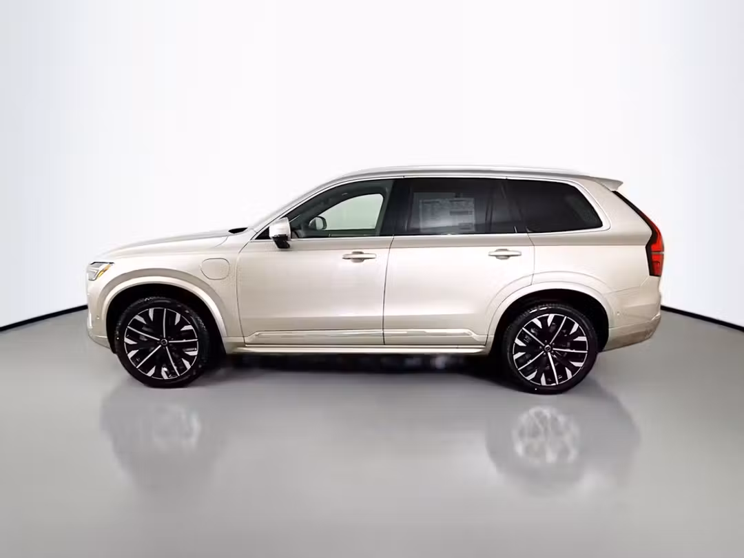 2026 Volvo Xc90 Plug-In Hybrid T8 Plus - Image 2