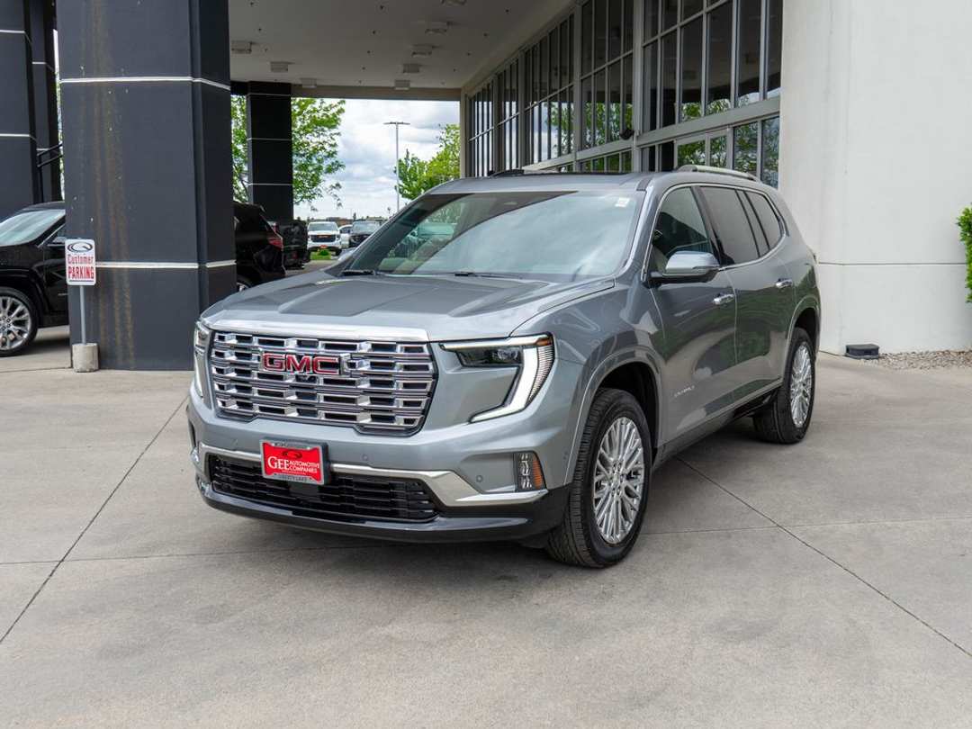 2026 GMC Acadia Denali - Image 3