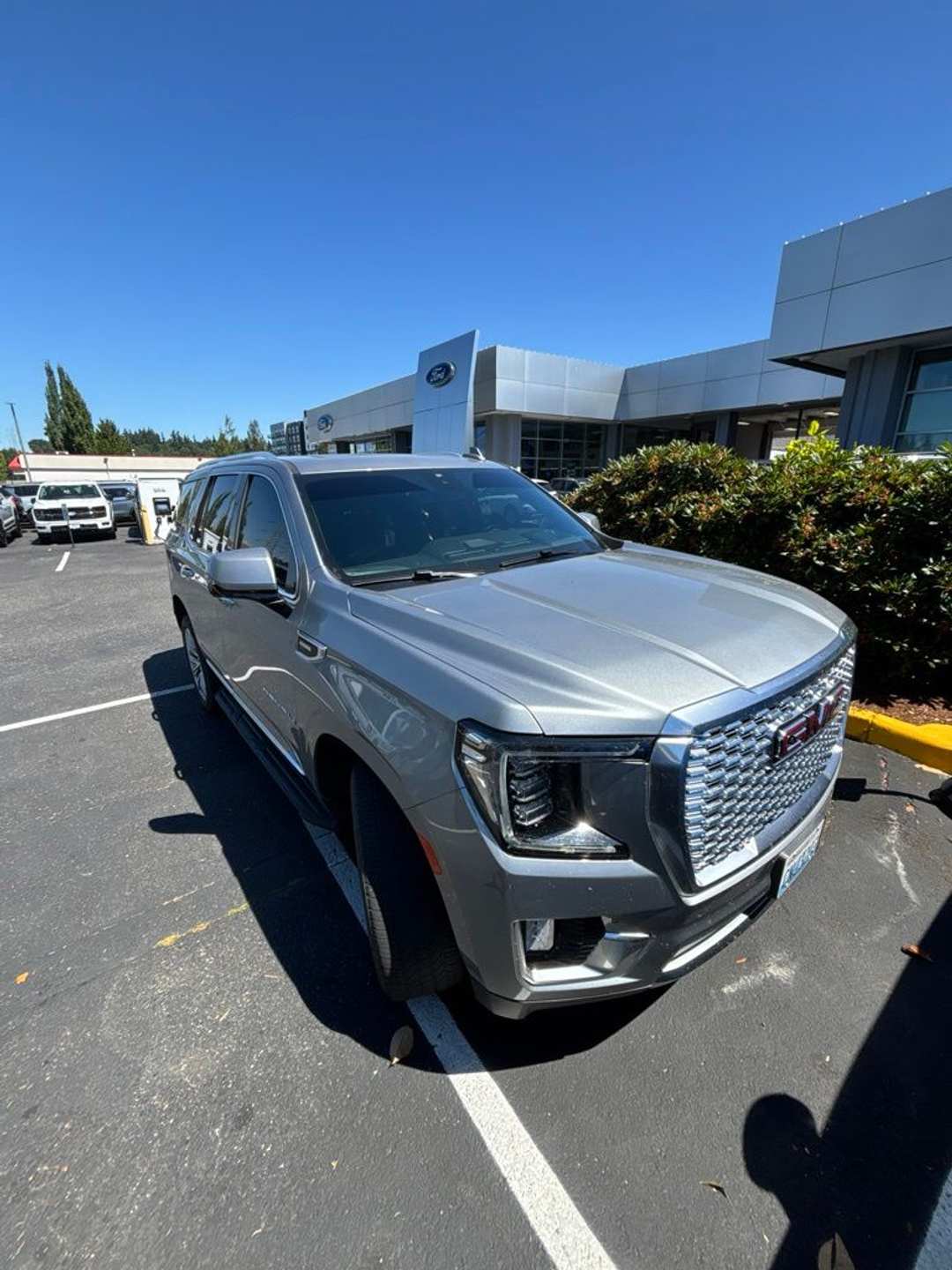 2024 GMC Yukon Denali - Image 2