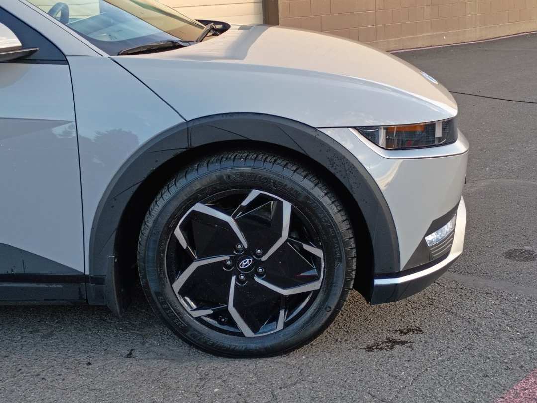 2023 Hyundai Ioniq 5 SE - Image 2