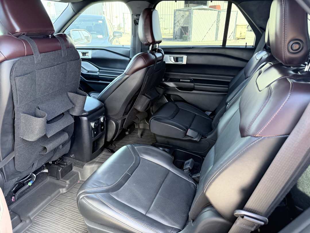 2020 Ford Explorer Platinum - Image 3