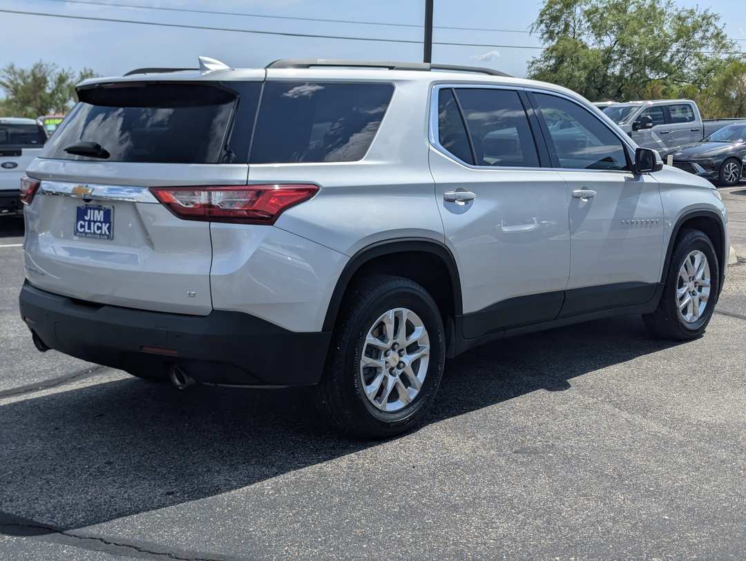 2021 Chevrolet Traverse LT Cloth - Image 2
