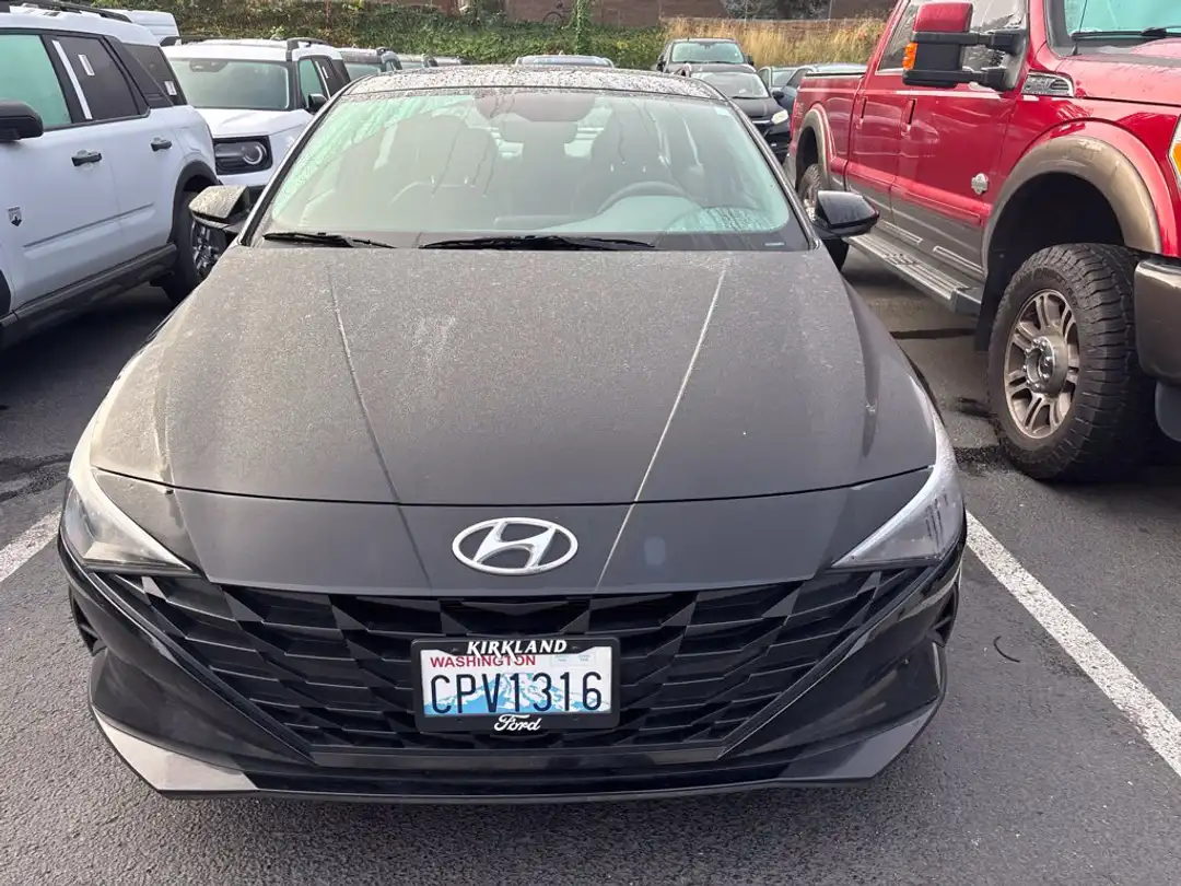 2022 Hyundai Elantra SEL - Image 2