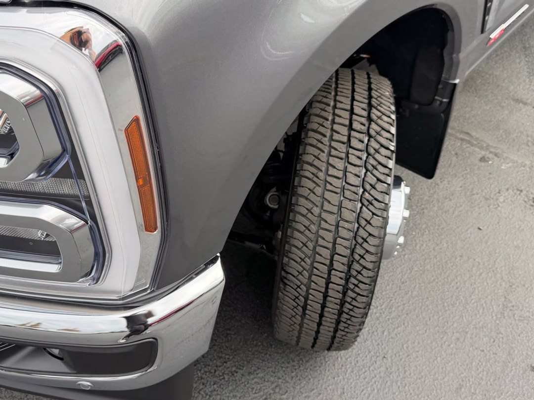 2027 Ford F-350Sd Lariat - Image 3