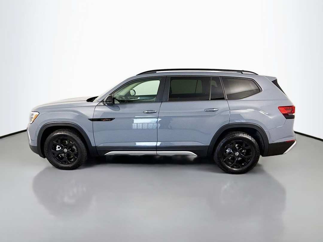 2024 Volkswagen Atlas 2.0T Peak Edition SE w/Technology - Image 2